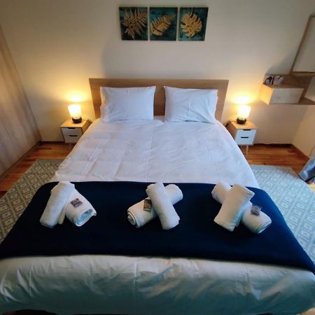 Wood & White Apartment In Historic Center With 2 Bedrooms Ioánnina Exteriör bild