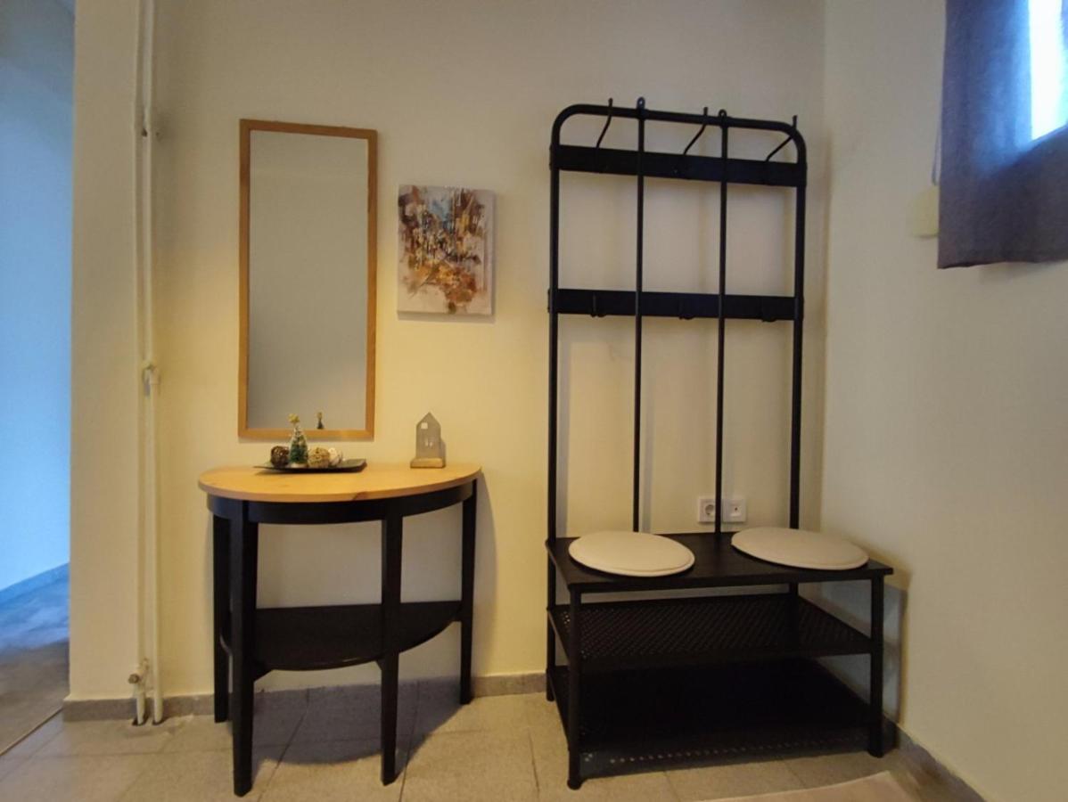 Wood & White Apartment In Historic Center With 2 Bedrooms Ioánnina Exteriör bild