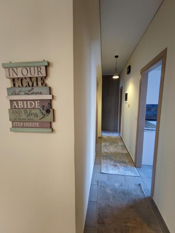 Wood & White Apartment In Historic Center With 2 Bedrooms Ioánnina Exteriör bild