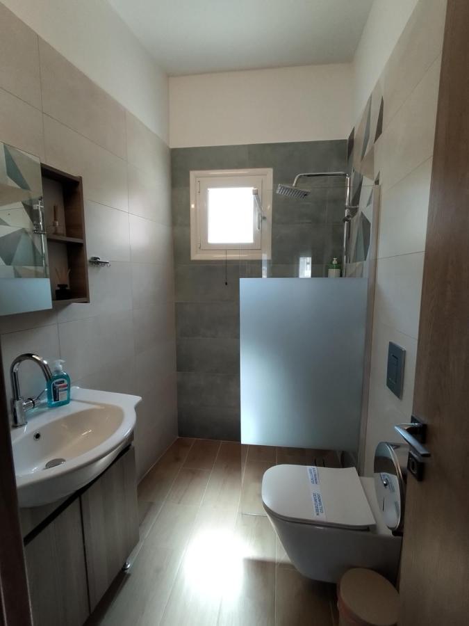 Wood & White Apartment In Historic Center With 2 Bedrooms Ioánnina Exteriör bild